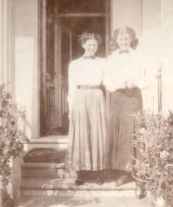 Doris & Mabel Highley at Filey, 1911
