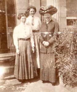 Doris & Mabel Highley at Filey, 1910