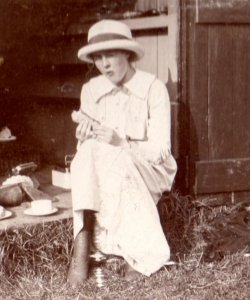 Mabel Holdsworth album 1909