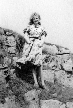 Didy Holdsworth at a picnic, ca 1947