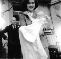 Mr Herbert R. Jackson, Mrs Ray Holdsworth, Ingrid Rona Holdsworth, Scargill House, 1948