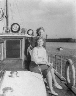 Didy Holdsworth, Barbara Dallas, on Gwynreta, At Whitby 1950