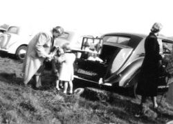 Judy Nelson, Michael, Ingrid and Didy Holdsworth, Hugh Marsh. Pendle Forest and Craven Harriers point-to-point.  Bentley EVH555. 1952