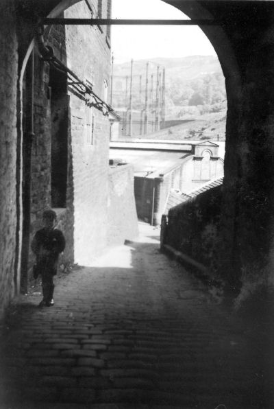 John Birtwhistle in Boys Lane, view towards Shears Inn, 1948
