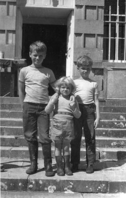 The Holdsworth Children at Bellinter, 1959