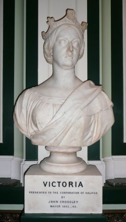 Statue of Queen Victoria in Pride of Place in Halifax Town Hall, 9 Sept 2008